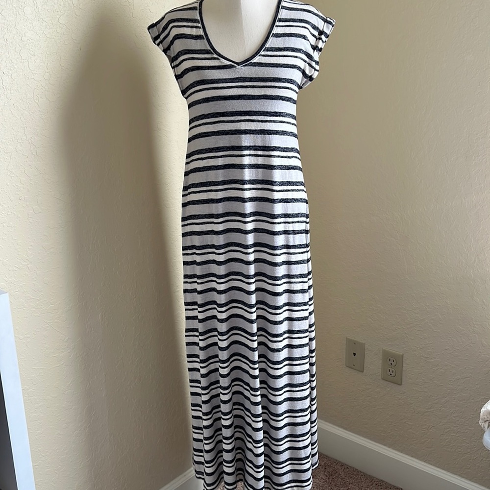 Lou & Grey Striped Cap Sleeve Maxi Dress